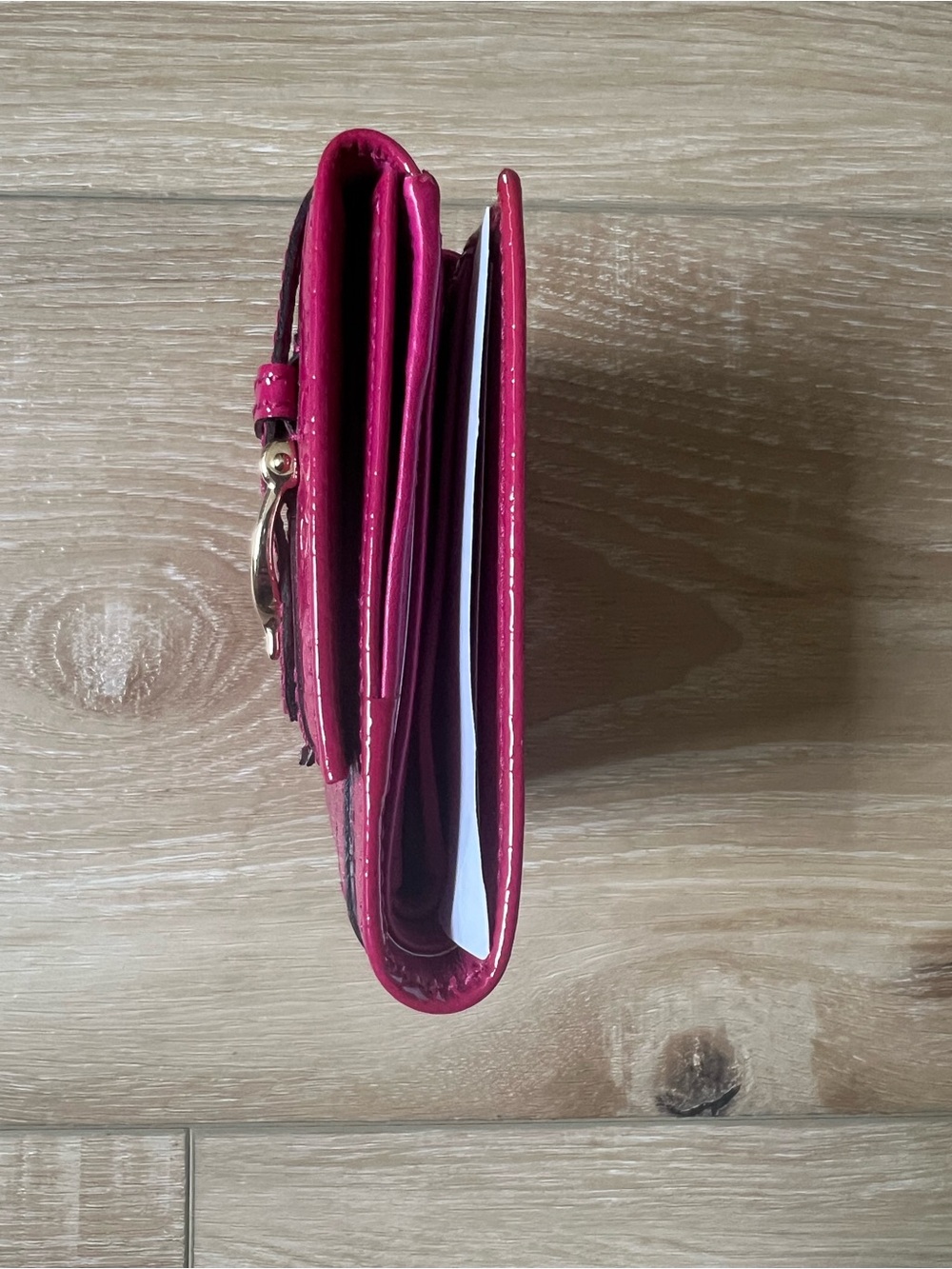 GUCCI Magenta Patent Micro Guccissima Compact Wallet - Picture 4 of 12